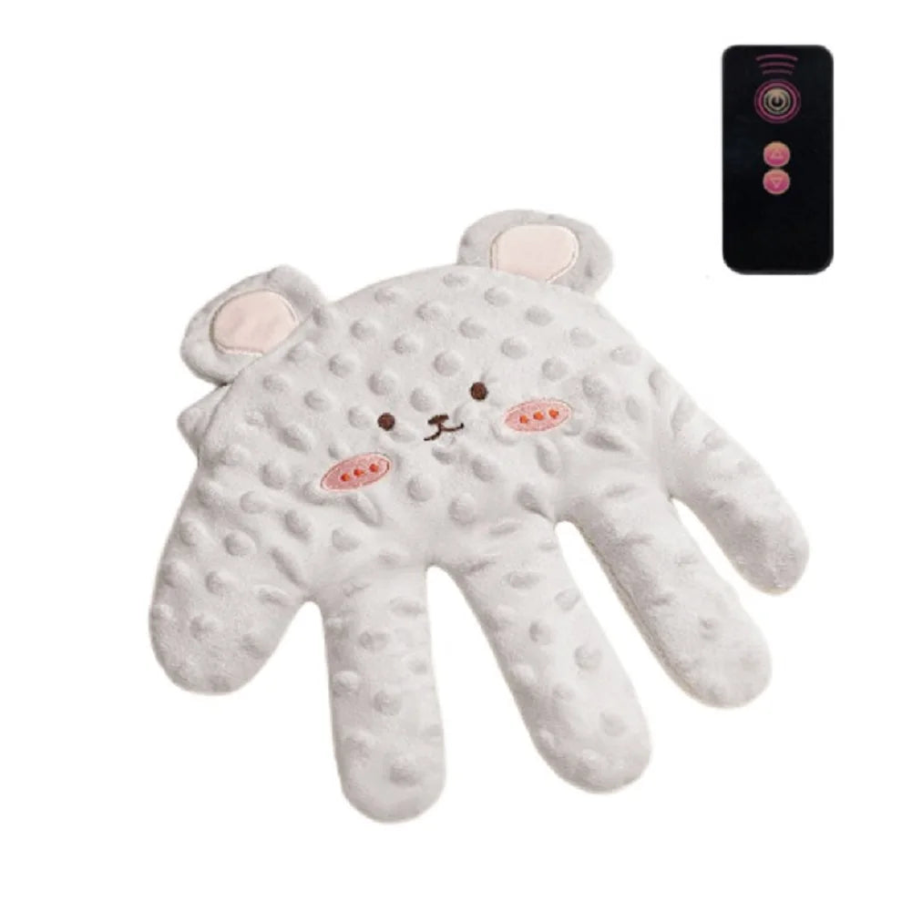 Ajude seu bebê a dormir com mais tranquilidade e conforto! O Travesseiro Calmante com Mãos Simuladoras foi desenvolvido para proporcionar uma sensação acolhedora, semelhante ao toque suave dos pais, auxiliando no relaxame